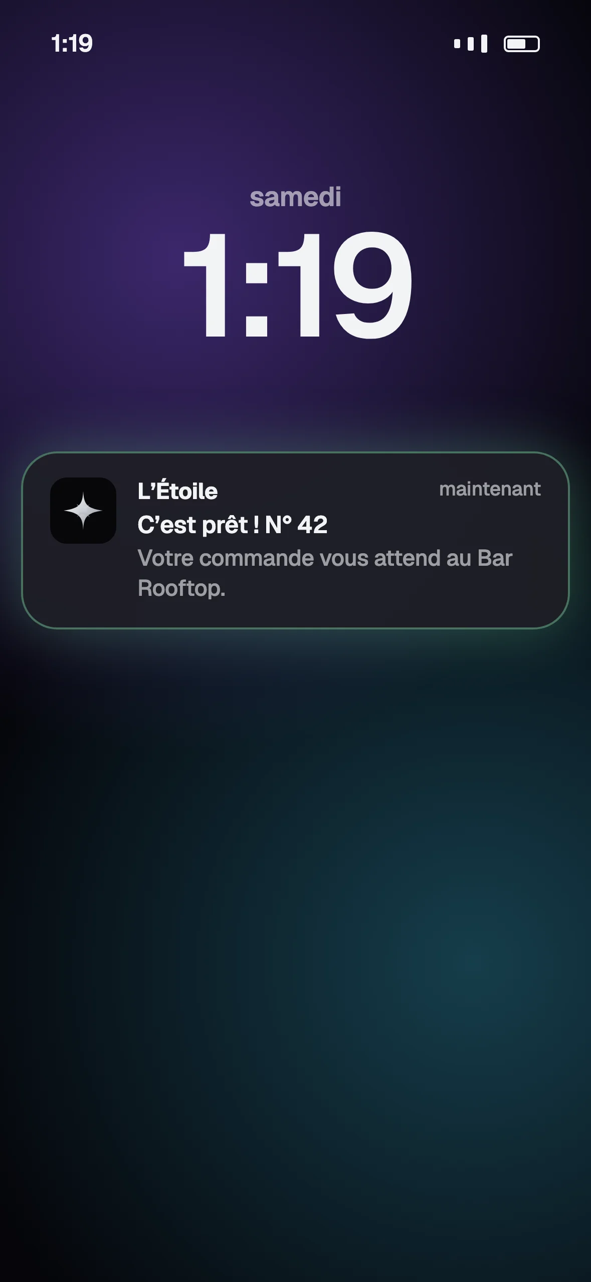L’écran verrouillé du client : la notification « C’est prêt ! N° 42 », commande à récupérer au Bar Rooftop